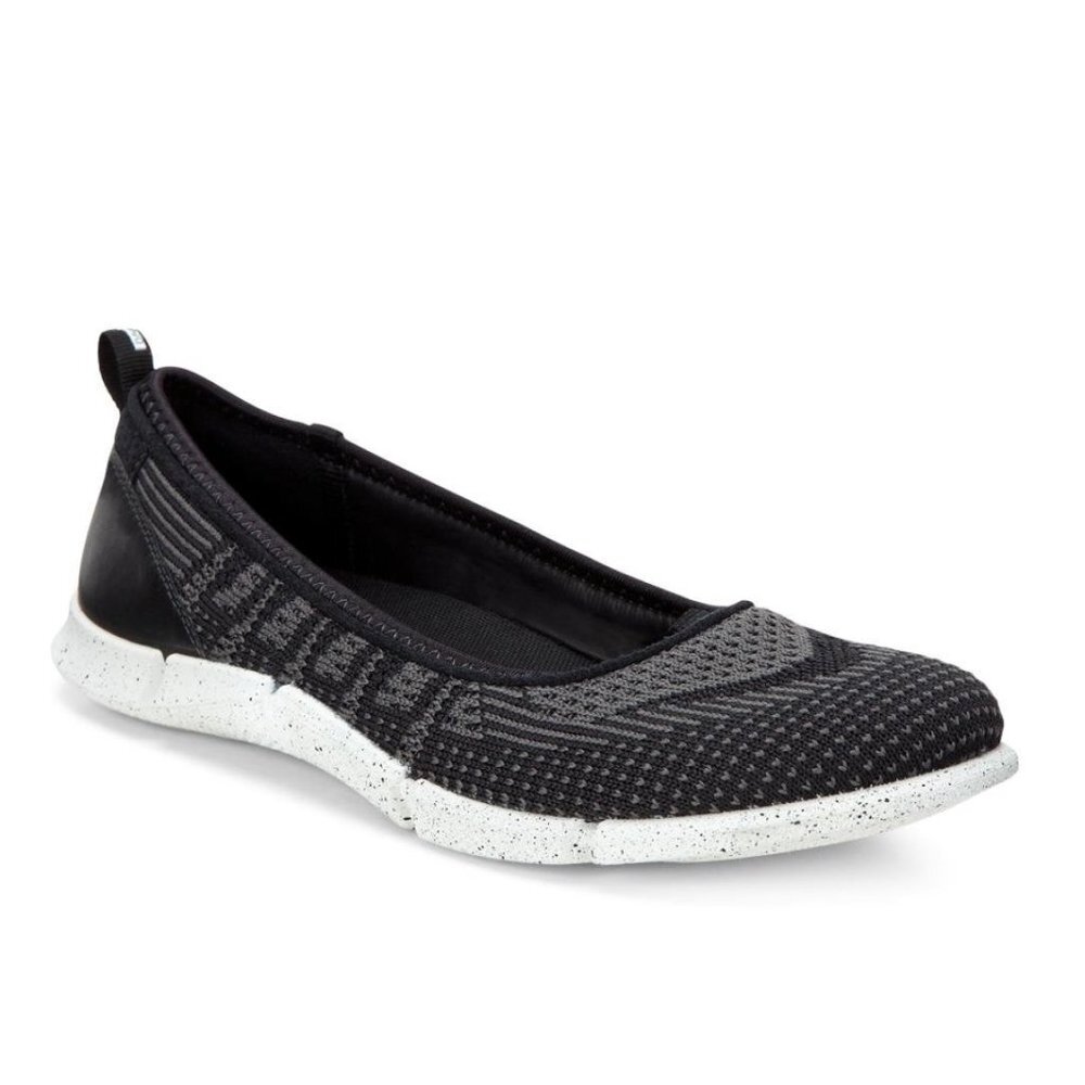 ECCO Women's Intrinsic Karma Flat